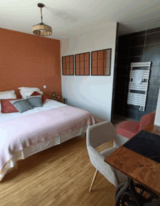 Family Suite for 4 on Normandy Horse Farm – Relax & Explore