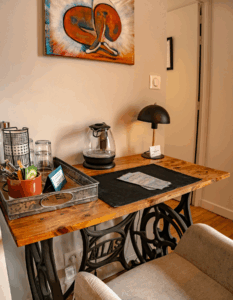 Discover a relaxing family suite on a horse breeding estate in Normandy. Comfortable stay, countryside calm, and equestrian charm included.